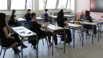 Σε εφαρμογή από το 2027-28 το Εθνικό Απολυτήριο: Δεν καταργούνται οι Πανελλήνιες - Τι αλλάζει στο Λύκειο