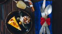 Tips: Πώς να τοποθετήσετε τα πιάτα και τα μαχαιροπίρουνα στο γιορτινό τραπέζι
