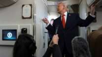 Απρόσμενη ...σύγκρουση: Πόρτα τουαλέτας στο Air Force One άνοιξε ξαφνικά ενώ ο Τραμπ έκανε δηλώσεις