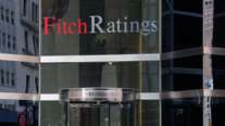 Οίκος Fitch: Τι σημαίνει η αναβάθμιση της Ελλάδας στη βαθμίδα ΒΒΒ - &quot;Το χρέος θα συνεχίσει να μειώνεται ραγδαία&quot;