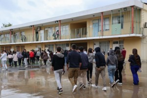 Σε έξαρση κορονοϊός και ιώσεις: Πώς θα επιστρέψουν οι μαθητές στα σχολεία, τι θα γίνει με τις απουσίες