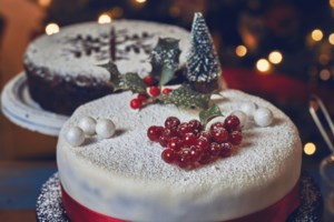 Συνταγή για αρωματική βασιλόπιτα κέικ με αποξηραμένα φρούτα και ξηρούς καρπούς - εικόνα 2