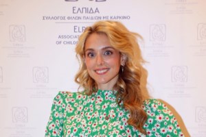Σνίκερς σε βραδινή έξοδο: Η Ναταλία Δραγούμη το τόλμησε και ήταν υπέροχη - εικόνα 5