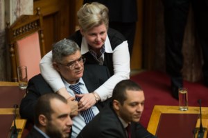 Μετά την γκάφα με τον διορισμό της Ζαρούλια της Χρυσής Αυγής στη Βουλή...αλλάζει ο Κανονισμός