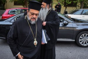 "Δεν υπάρχει Θεός": Σάλος για τραγούδι του Δάντη -  Να αποσυρθεί ζητά Αρχιμανδρίτης [βίντεο] - εικόνα 2