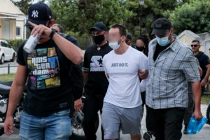 Ληστεία σε τράπεζα της Μητροπόλεως: Συνελήφθη και ο δεύτερος δράστης - Συνεργός του "αναρχοληστή" με το τατουάζ