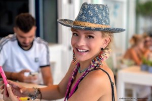 Μαρίτα Αγγελοπούλου: Ράγισαν καρδιές στο τελευταίο "αντίο" στο Αίγιο - Το λευκό φέρετρο και τα στεφάνια [Εικόνες] - εικόνα 8