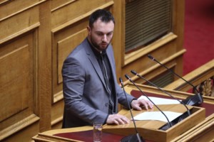 Κάταγμα στη μύτη υπέστη ο Γραμμένος - Αντιμέτωπος με κάθειρξη έως και 10 χρόνια ο Φλώρος - εικόνα 2