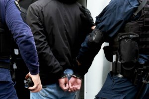 Αυτοί είναι οι τρεις αδίστακτοι κακοποιοί που λήστεψαν ηλικιωμένη στη Γλυφάδα - Οι δύο αναζητούνται [Εικόνες] - εικόνα 5