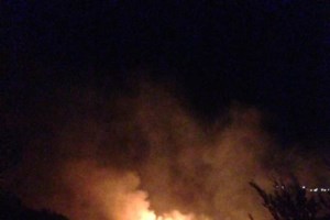 Μεγάλη πυρκαγιά στον Ξερόκαμπο Σητείας - Στην περιοχή πνέουν θυελλώδεις άνεμοι