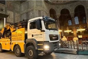 Έλληνες χόρεψαν χασάπικο μπροστά στην Αγία Σοφία - Αντιδράσεις στην Τουρκία - εικόνα 2