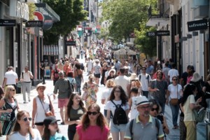 "Καμπανάκι" Τσιόδρα: "Η πανδημία είναι εδώ για να μείνει - Χρειαζόμαστε νέα γενιά εμβολίων" - εικόνα 3