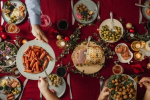 Η πιο αφράτη και ιδιαίτερη βασιλόπιτα με κουραμπιέδες - Πολύ νόστιμη, μοσχοβολάει - εικόνα 2