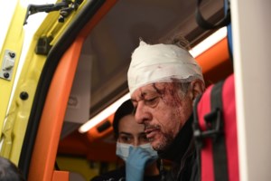 Καμίνια: Η επιχείρηση του Στρατού για την απομάκρυνση της χειροβομβίδας από πάρκινγκ πολυκατοικίας [βίντεο] - εικόνα 3