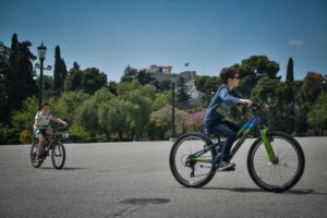 Σάκης Αρναούτογλου: Ηλιοφάνεια με τοπικές βροχές το Σαββατοκύριακο, καταιγίδες τη Δευτέρα