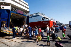 Κορονοϊός: Αδιόρθωτοι οι Έλληνες, φεύγουν για την επαρχία και κανουν ουρές στα διόδια -Απαράδεκτες εικόνες