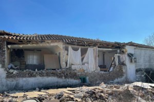 Σεισμός στην Ελασσόνα: Εκκενώθηκε ξενοδοχείο των Τρικάλων που φιλοξενεί σεισμόπληκτους [εικόνες] - εικόνα 2