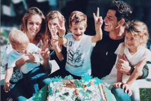 Εξοδος για την οικογένεια Ρουβά: Και οι έξι ήταν υπέροχοι - Εικόνες από τα γενέθλια της Αναστασίας - εικόνα 2