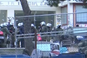 Η στιγμή της εφόδου στην Πανεπιστημιούπολη του Ζωγράφου - Συνελήφθησαν οι τρεις προσαχθέντες [εικόνες - βίντεο] - εικόνα 12