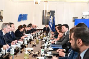 Δημοσκόπηση Opinion Poll: Οριακά πιάνει τον στόχο του 33% η ΝΔ - Μάχη για 6 κόμματα για το όριο του 3% στις ευρωεκλογές - εικόνα 6