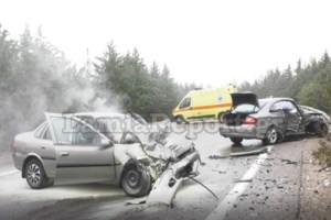 Σύγκρουση Ι.Χ. με Τραμ στην Καλλιρρόης: Επιχείρηση απεγκλωβισμού ηλικιωμένου