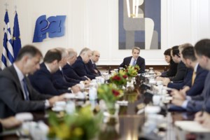 Οι αγρότες στις Σέρρες έσπασαν το μπλόκο της αστυνομίας και κατευθύνονται προς το τελωνείο Προμαχώνα [βίντεο]