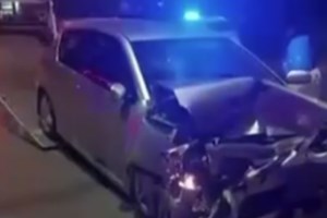 Λάρισα: Βίντεο από τη στιγμή που σιδηροδρομική διάβαση έμεινε κολλημένη ανοιχτή ενώ περνούσε τρένο