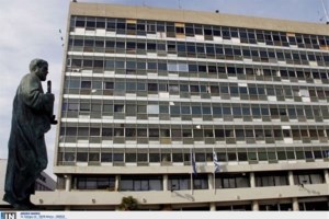 Κατάληψη στο κτίριο διοίκησης του ΑΠΘ από φοιτητές κατά της εξ αποστάσεως εξεταστικής