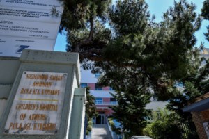 Βοτανικός: Βίντεο ντοκουμέντο - Η 15χρονη βγαίνει υποβασταζόμενη από το κλαμπ μετά την υπερβολική κατανάλωση αλκοόλ