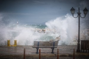Κακοκαιρία "Ιανός": "Καμπανάκι" από το AccuWeather - Ξερίζωμα δέντρων, πτώση καλωδίων και ζημιές σε κτήρια - εικόνα 3