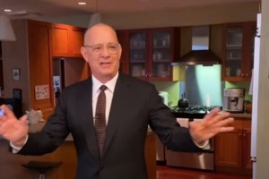 Το απίστευτο δώρο του Τομ Χανκς σε 8χρονο αγόρι που τον κοροϊδεύουν οι συμμαθητές του επειδή τον λένε Κορόνα - εικόνα 2