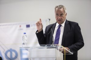 Τρίτη δόση: Να γίνεται 15 ημέρες πριν τη λήξη του εξαμήνου εισηγείται η επιτροπή