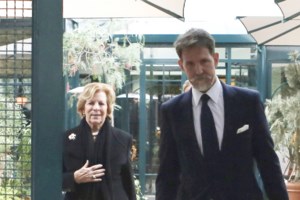 Κώστας Ζουγανέλης: Πέθανε στα 85 του ο "βασιλιάς" της Μυκόνου - Είχε ανοίξει τις περίφημες "9 Μούσες" - εικόνα 2