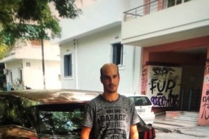 Θεσσαλονίκη: Αστυνομικός πήγε να πάρει γλυκά και... ξέχασε το όπλο του στο ζαχαροπλαστείο