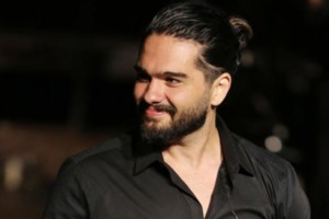 Ο Σάκης Τανιμανίδης κρατά στην αγκαλιά του τη μία κόρη του, ενώ η άλλη χαλάει τον κόσμο [Βίντεο] - εικόνα 8