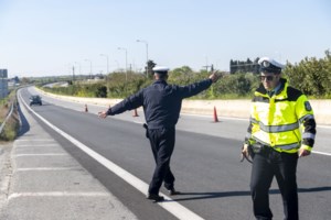 Ο Σαββόπουλος αποθεώνει τον Σωτήρη Τσιόδρα και μιλά για το "Θεό που δοξολογήθηκε στις ΜΕΘ" - εικόνα 4