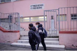 Έφτασαν στην Αττική τα self test: Τα πρώτα πλάνα από την άφιξη των φορτηγών - Πώς θα γίνει η διανομή