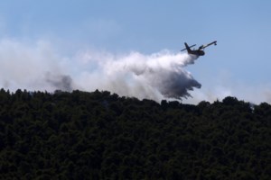 Φωτιά στα Βίλια: Εικόνες που κόβουν την ανάσα μέσα από το ρωσικό ελικόπτερο Mi-8 [Βίντεο]