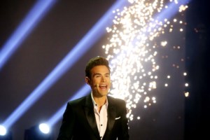 Εδωσαν... ρέστα οι Ράδιο Αρβύλα: Συγκινημένοι τραγουδούσαν τον ύμνο του ΠΑΣΟΚ α λα... Beatles [βίντεο]