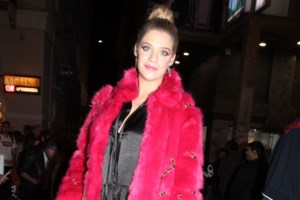 Κατερίνα Λέχου: Τα καλλίγραμμα πόδια της "έριξαν" το instagram - Πόζαρε ξαπλωμένη στον καναπέ