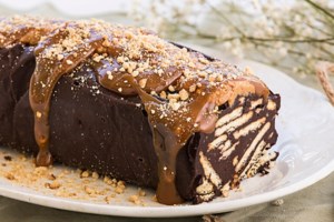 Πανεύκολο και γρήγορο σοκολατένιο μπισκοτογλυκό - Δεν χρειάζεται ψήσιμο, μόνο ψυγείο