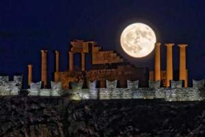 Πανσέληνος Δεκεμβρίου 2020: Μαγικές εικόνες από το "ψυχρό φεγγάρι" - εικόνα 2