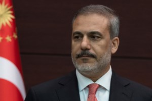 Μανιχούρ Οζντεμίρ Γκοκτάς: Πώς η μόνη Ευρωπαία βουλευτής με μαντίλα έγινε και η μοναδική γυναίκα υπουργός του Ερντογάν - εικόνα 4