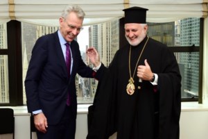 Αρχιεπίσκοπος Αμερικής Ελπιδοφόρος: Μοίρασε ζεστά γεύματα και ρούχα σε άστεγους της Νέας Υόρκης [εικόνες]