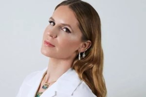 Τήνος: Καταχειροκροτήθηκε ο 86χρονος κ. Αντώνης - Χόρεψε ζεϊμπέκικο στο πανηγύρι της Καλλονής [βίντεο]