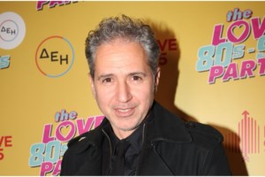 Αγωνία για τον Δημήτρη Κόκοτα: Σε εξαιρετικά κρίσιμη κατάσταση ο τραγουδιστής - Δίνει μάχη διασωληνωμένος στη ΜΕΘ