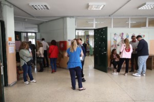 Εκλογές 2023: Τα ευτράπελα της κάλπης- Νύφες και γαμπροί στις κάλπες και ο αγρότης πάνω στο άλογο - εικόνα 9