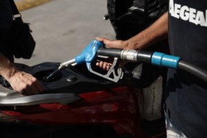 Θεσσαλονίκη: Βίντεο ντοκουμέντο από ληστεία σε βενζινάδικο - Χτύπησε τον βενζινά και του έκλεψε τις εισπράξεις - εικόνα 2