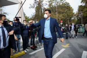 Από λεπτό σε λεπτό ο εμβολιασμός του Κυριάκου Μητσοτάκη στο "Αττικόν"