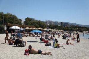 Μένουμε ασφαλείς… και στην παραλία - Οδηγίες για τους λουόμενους (video, φωτο)